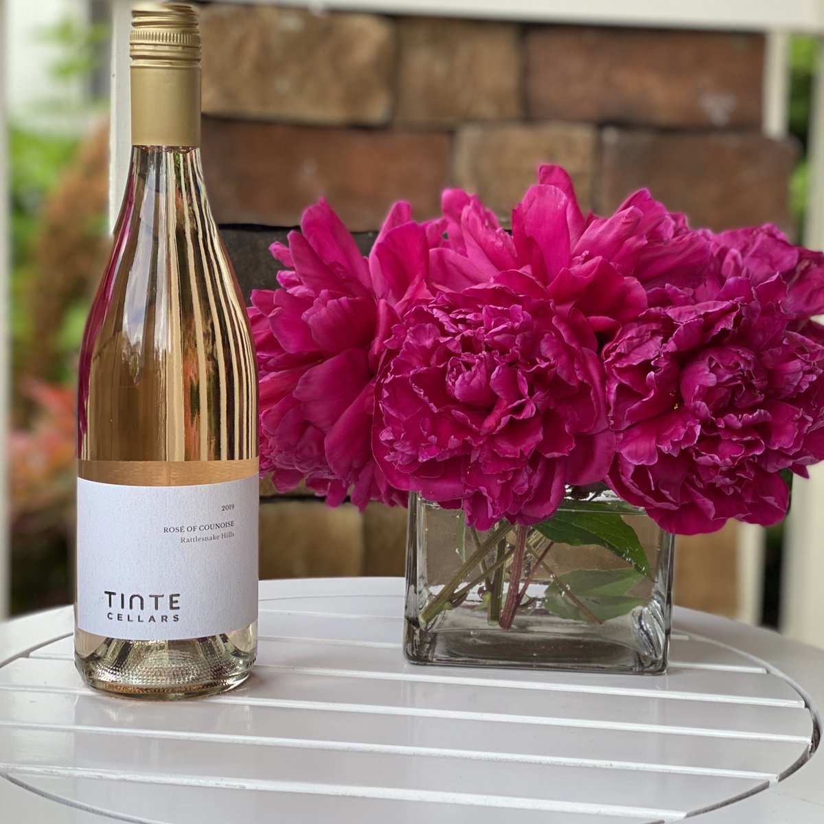 Get this Rosé of Counoise on June 5th @TinteCellars! Their first rosé and it’s delicious! Thanks to Tinte for giving us the bottle to try. We love it! #winewednesday #rosé #roséallday #woodinvillewinecountry #newepicenter #wine