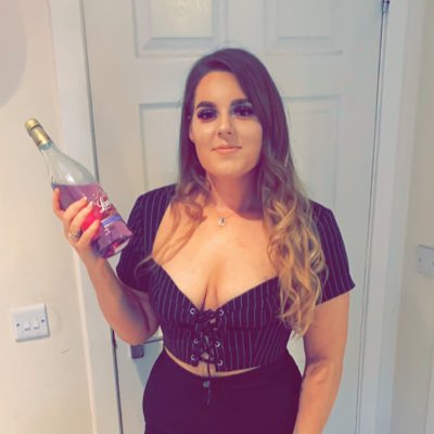 chelseyc0518's tweet photo. Doing what I do best #drunkmess https://t.co/yl3DXpWFNn