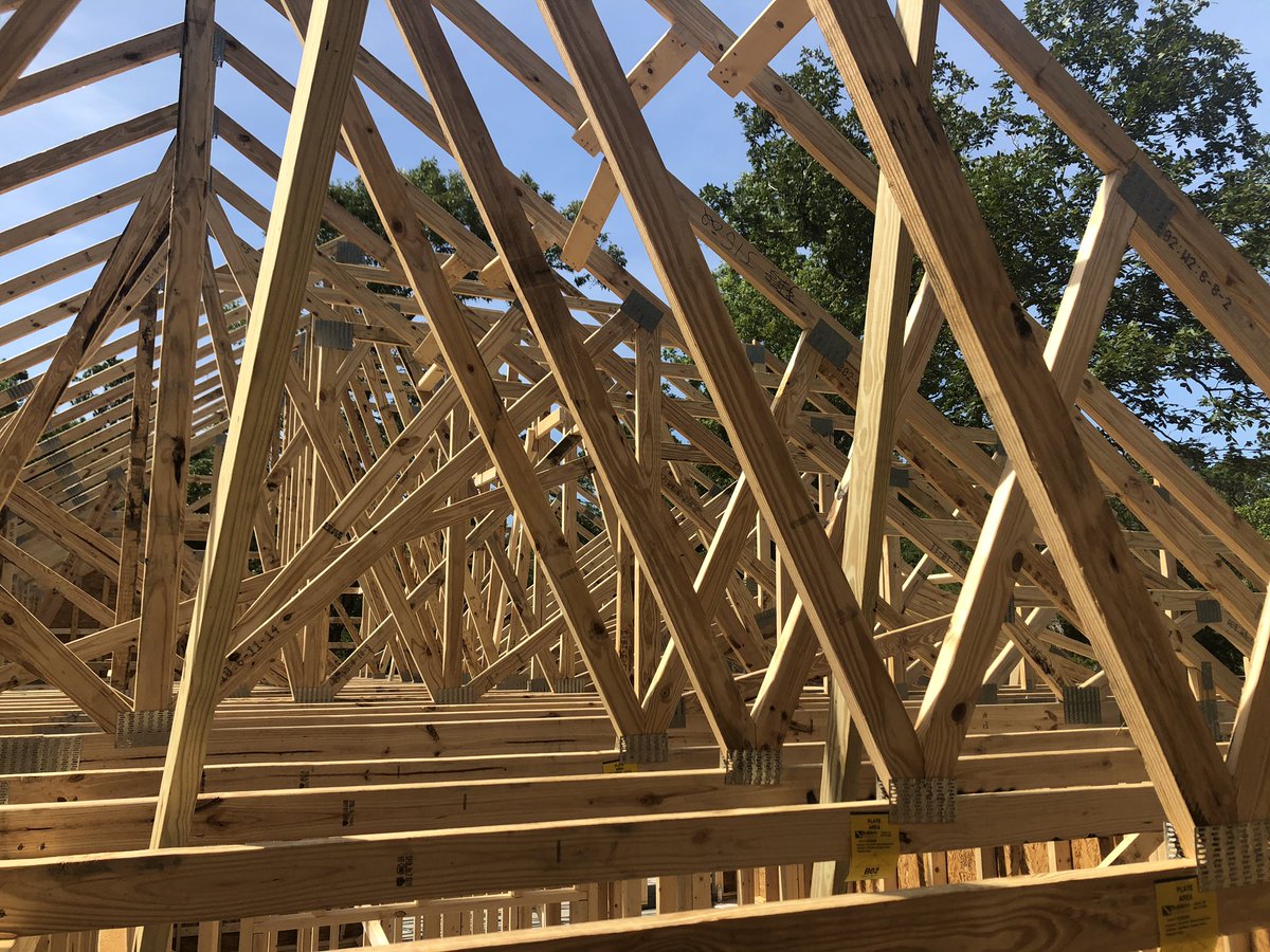 MBFramingLLC's tweet photo. Trusses set, sheathing and fascia installed 🔨💯🏠 

https://t.co/WEjjnMZTnd 

#MyrtleBeach #SouthCarolina #Framing #HomeBuilding #NewHome #Construction #MyrtleBeachFraming #FramingContractor #HorryCounty #GrandStrand #SingleFamily #FramingLife #Framer https://t.co/CpxUgHNX8y