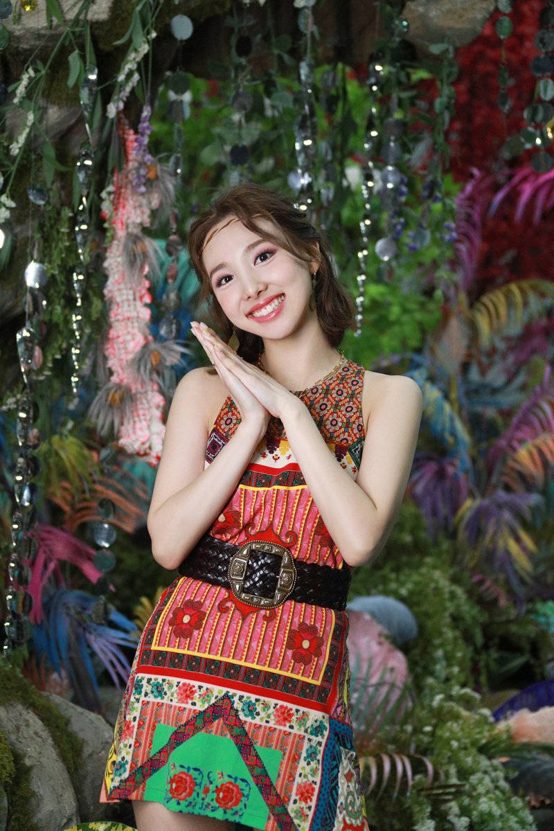 Misa ᴗ Twice X Teen Vogue Individual Pics For More More Nayeon Jeongyeon Momo T Co 7ucdps6hix