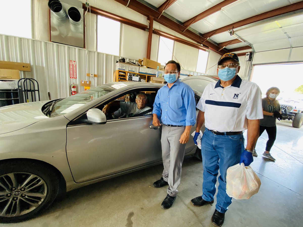 CherokeeNation's tweet image. Today 150 Cherokee veterans, like Sam Carey of Hulbert and Melvin McCoy of Sequoyah County came through Cherokee Nation Veteran Center’s Food Bank made possible by the @okfoodbank plants were also donated by Greenleaf Nursery. We can’t thank our veterans enough.