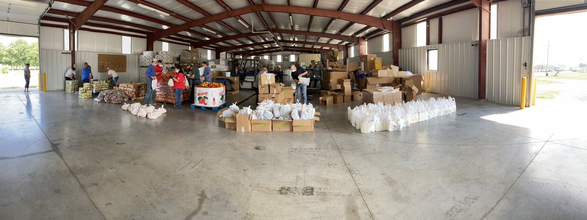 CherokeeNation's tweet image. Today 150 Cherokee veterans, like Sam Carey of Hulbert and Melvin McCoy of Sequoyah County came through Cherokee Nation Veteran Center’s Food Bank made possible by the @okfoodbank plants were also donated by Greenleaf Nursery. We can’t thank our veterans enough.
