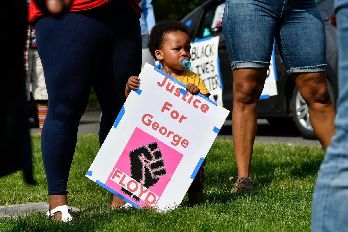 DavidSokol3's tweet photo. PHOTOS: Rolling rally protest outside Gov. Baker’s home
https://t.co/8rvTnMifHp #wickedlocalpix #wickedlocal #northofboston #wickedlocalswampscott #rally #rollingrally #NotOneMore https://t.co/X6366DcIJZ
