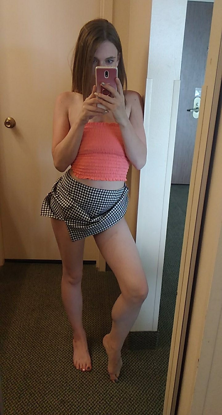 #sexting #premiumsnapchat #cumslut Want to take my skirt off? Tweet and refollow for a peek underneath! https://t.co/Pw7u289yCB