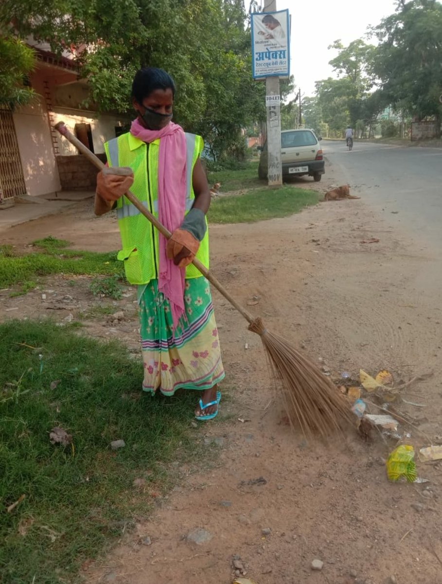 RourkelaMC's tweet photo. During this tough & challenging time, #TeamSanitation of #RMC has been doing cleanliness drive throughout the city to keep the surroundings clean & hygiene.
#CleanRourkela #SafeRourkela.@CMO_Odisha @HUDDeptOdisha @HFWOdisha @DMSundargarh @MoSarakaar @SecyChief @5TsOdisha https://t.co/VpqtdzMP2H