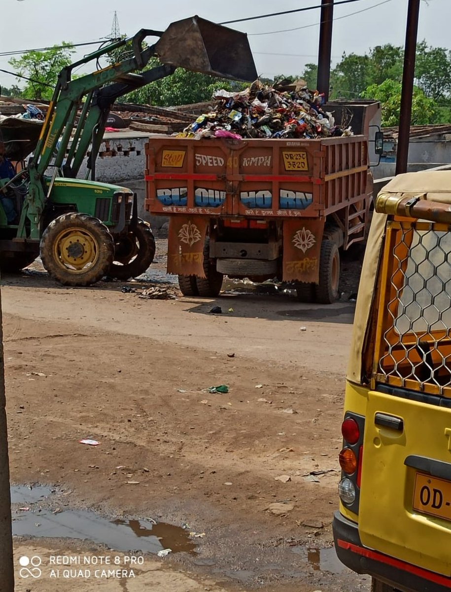 RourkelaMC's tweet photo. During this tough & challenging time, #TeamSanitation of #RMC has been doing cleanliness drive throughout the city to keep the surroundings clean & hygiene.
#CleanRourkela #SafeRourkela.@CMO_Odisha @HUDDeptOdisha @HFWOdisha @DMSundargarh @MoSarakaar @SecyChief @5TsOdisha https://t.co/VpqtdzMP2H