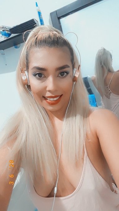 Love love https://t.co/NpZy0YspvQ<a href="/tag/rock"class="tags"><span>#rock</span></a><a href="/tag/sugar"class="tags"><span>#sugar</span></a><a href="/tag/caf%C3%A9"class="tags"><span>#caf&eacute;</span></a>