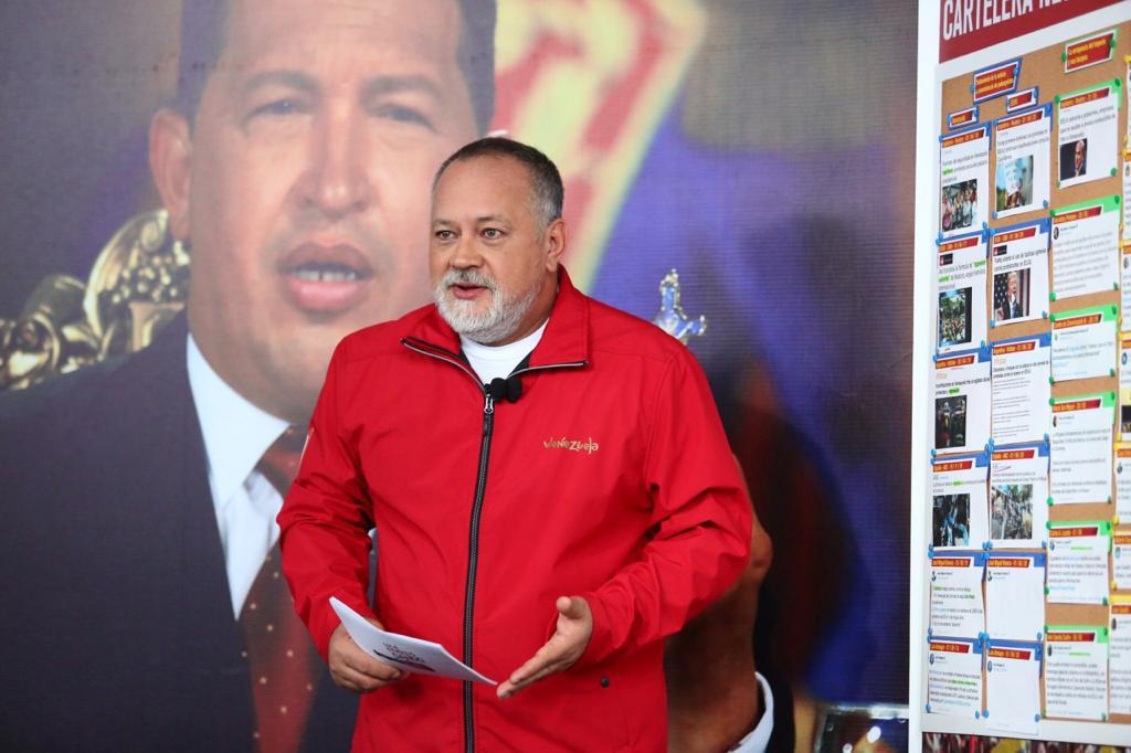 ConElMazoDando's tweet photo. .@dcabellor: A los vivos los vamos a agarrar, llámense y se pongan el disfraz que quieran ponerse, entre todos. Que me contó mi prima… No vale. Es fácil documentar todo ahorita, porque si no le hacemos juego a los que quieren que eso fracase.
#3Jun  https://t.co/cLEglf6n8z https://t.co/swgI0l11nT