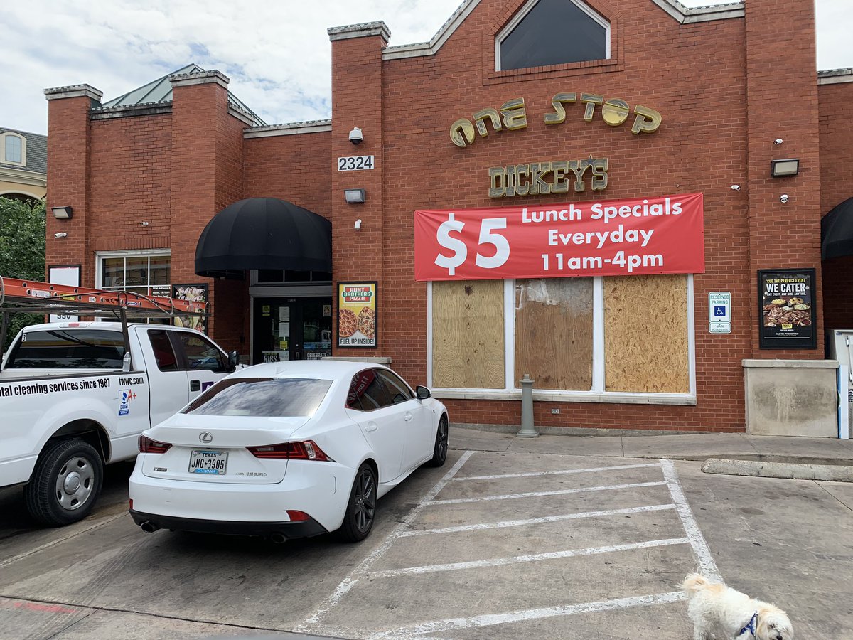PaulBoynton11's tweet photo. @MrAndyNgo @OregonGovBrown @tedwheeler My hood in Dallas #GeorgeFloydprotest #Dallas #dallasriot https://t.co/WYlEKvaWpf