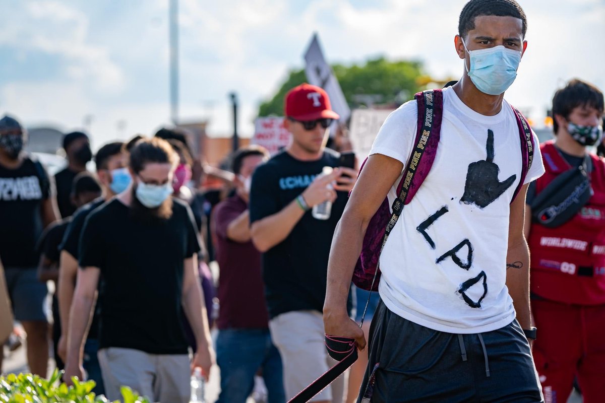 jubileevalley's tweet photo. My favorite photos from the #LewisvilleProtest https://t.co/0DXvKxdIUu