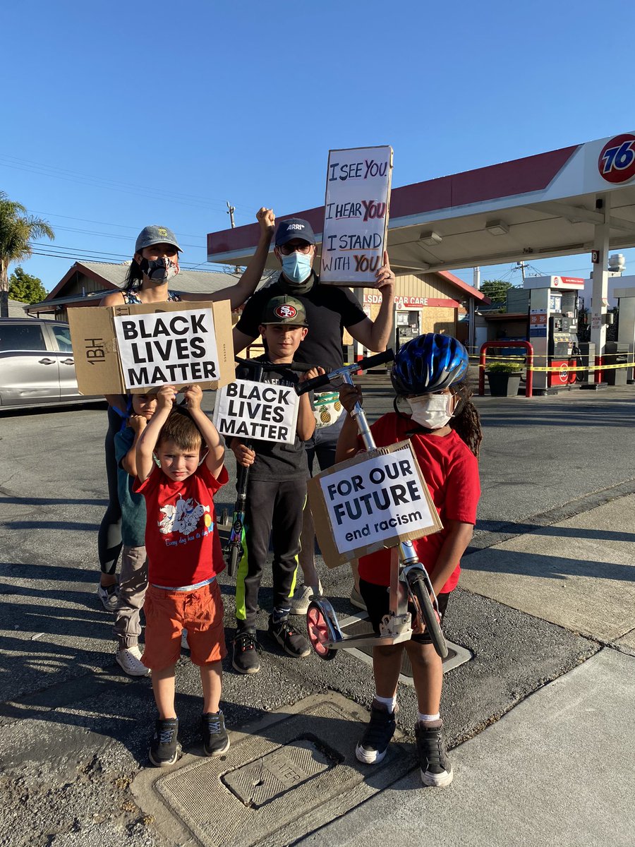 Familias unidas en una manifestación pacífica en San Mateo. @Telemundo48