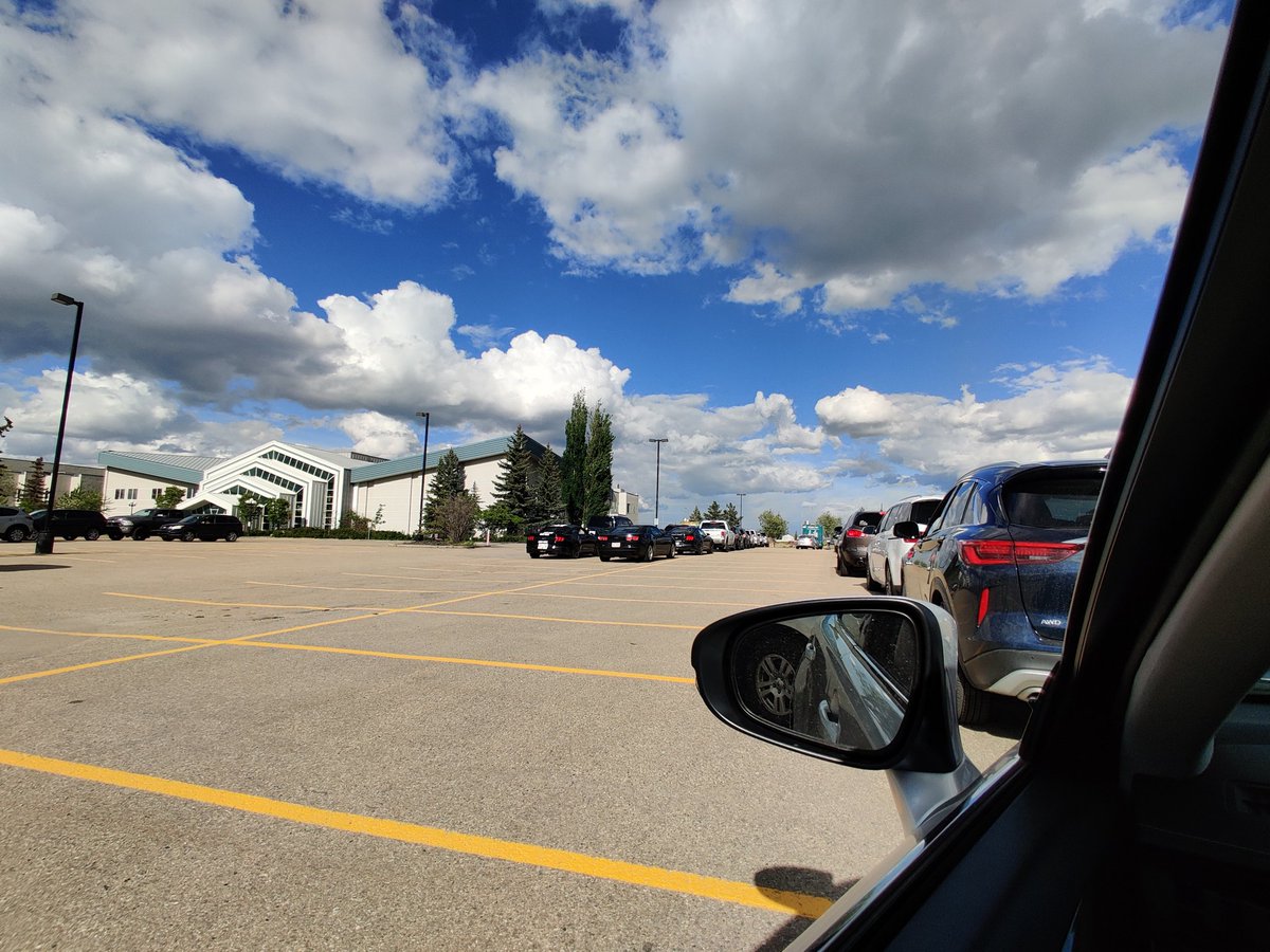 mellosmello's tweet photo. Waited over an hour to satisfy our @driftfoodtruck craving at West Edmonton Christian Assembly. I was too hungry to get a picture of the food when I got home. The line was so long, I scrapped plans to get Mexican food too - sorry @casa12doce.  #yegfood #yeglocal https://t.co/ozSvQofo6T