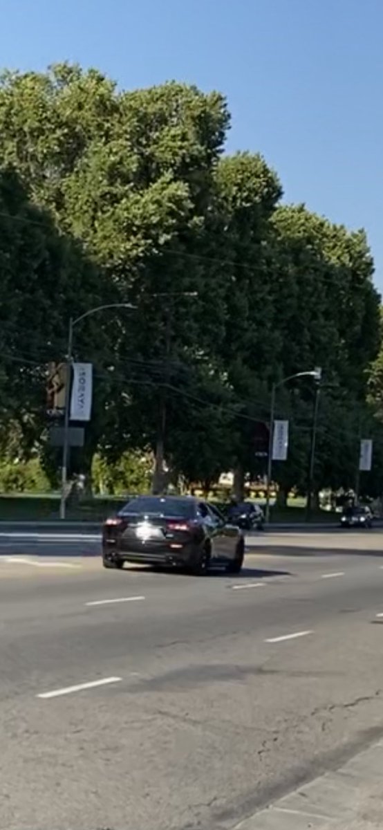 jocentaura's tweet photo. hi guys so I was @ csun earlier &amp; a caucasian man in a black Maserate was trying to kidnap a jogger he even followed her inside the school in his car but the person I was w/ &amp; I kept recording it &amp; he realized we were so he drove off &amp; we tried to take a picture of his plates https://t.co/szS351fqKy