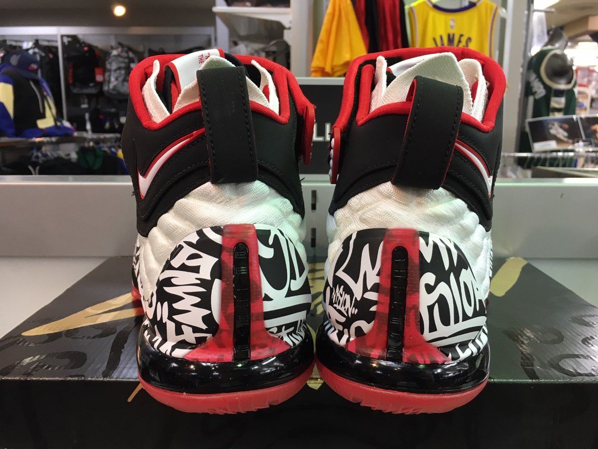 gallery2basket's tweet photo. 【6/5(金)発売】NIKE LEBRON XVII FP(CT6047-100)
https://t.co/hnBlYqMPeT
#gallery2 #ギャラリー2 #ギャラ2 #lebron #lebron17 #lebronxvii #レブロン #レブロン17 #nike #ナイキ #lakers #lakeshow #lebron17fp #nikelebron17fp #lebron17graffiti #nikelebron17graffiti #lebron4 #lebron4graffiti https://t.co/ypDGkXQNb9