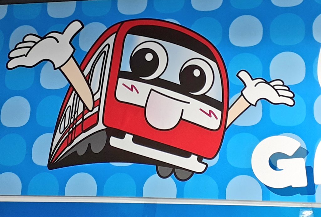 大浦はるお Sur Twitter ヨドバシカメラの電車キャラ京急バージョンは京急沿線４店舗にあるがその中でも京急上大岡店はキャラ の数が他店舗よりも多いので別にした まず写真のキャラが上大岡の一般的なキャラで店内で一番見かけるキャラだ このタイプのは上大岡