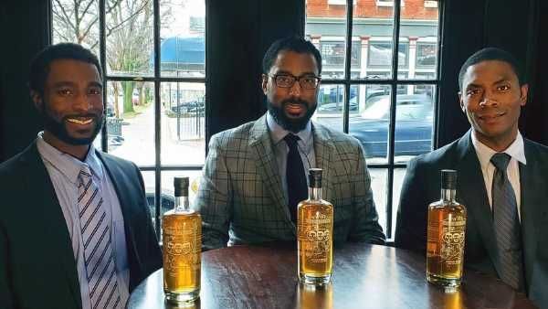 eboneats's tweet photo. YOU SAID BLACK-OWNED BOURBON? ๐
First African American-owned bourbon brand to debut in Louisville - @BroughBrothers
https://t.co/Y6brLEfXiy #eboneats https://t.co/Yr8zR2v7Li