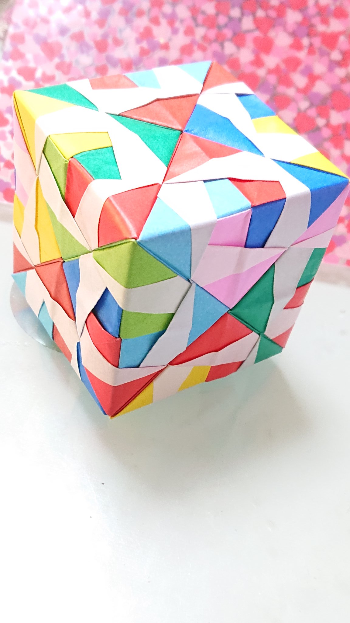 Twitter 上的 アリス ユニット折り紙 折り紙 折り紙作品 くす玉 折り紙くす玉 サイコロ さいころ カラフル 立方体 カラフルにいろんな色を使って 立方体のユニット折り紙を作りましたぁ カラフルに組み合わせるのは難しかったぁ T Co Fs0eqhawc7