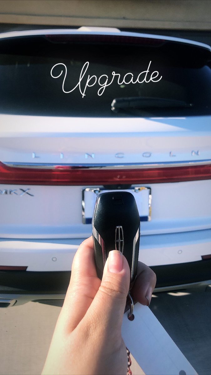 ChelseaOgram's tweet photo. Feeling so fancy in my new car 😍 https://t.co/j7DuJavYOS