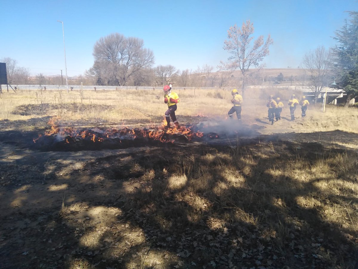wo_fire's tweet photo. Firefighters from Working on Fire Harrismith team proved that they are ready for the Winter Fire Season when they successfully completed their Yellow Card Training Camp assessment which was conducted by the Kishugu Training Academy.
#Savinglives
#YellowCardTrainingCamp https://t.co/dxLz21jH4c