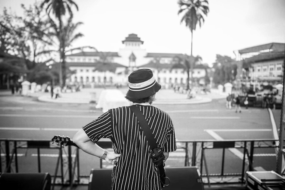 rocket_rockers's tweet photo. "Hitam putih adalah harmoni, bukan tabu yang kau benci." Lawan segala bentuk rasisme, dimulai dari lingkungan terdekat kita https://t.co/6gDV9I6oh6