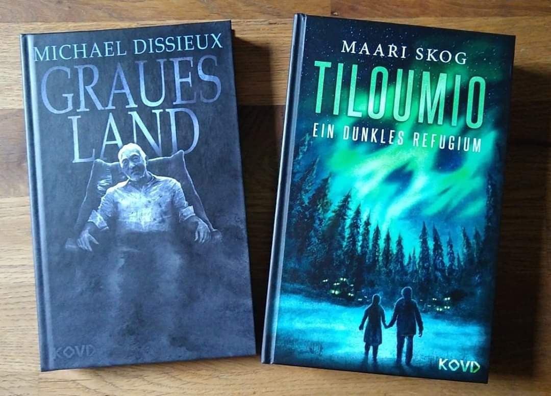 Die Probedrucke kamen heute an ;-) Noch ein wenig optimieren und dann kann es losgehen 🤗
Wir warten mit angehaltenem Atem

KOVD
Meine literarische Zuflucht
kovd-verlag.de