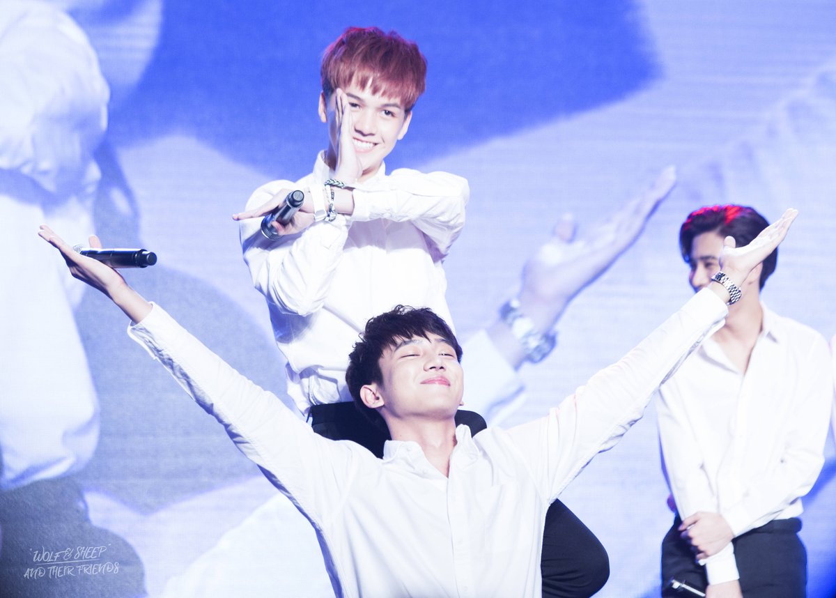 Bluecjbin's tweet image. 偷偷上个推
 #BringVTIMEBack
cr:logo