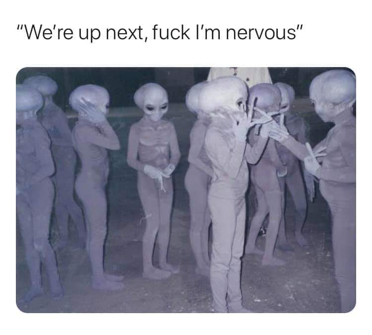 👽