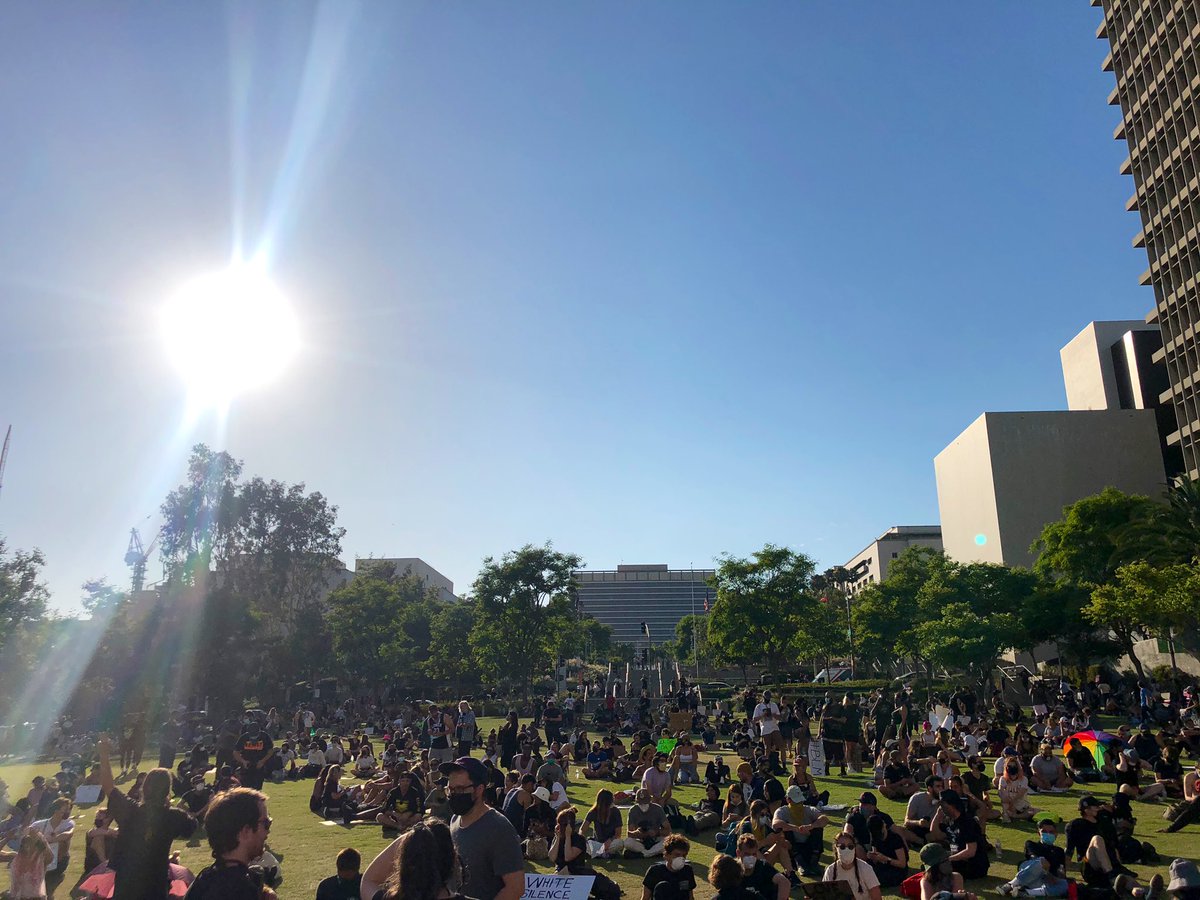 marissawenzke's tweet photo. scenes from peaceful protests this afternoon at #LAcityhall #DowntownLA #BLM #GeorgeFloydProtests #BreonnaTaylor https://t.co/y7LjSLOumK