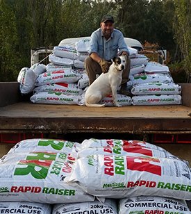 NeutrogC's tweet image. A focus on soil health, a flexible approach to irrigation and careful rotation of stock are key for Rick and Helen Lovel, who farm on the Loddon River at Eddington in Victoria. 

Read more here &amp;gt; ow.ly/mTnL50zYnzK #ausag #grazing #pastures #anguscattle #livestock