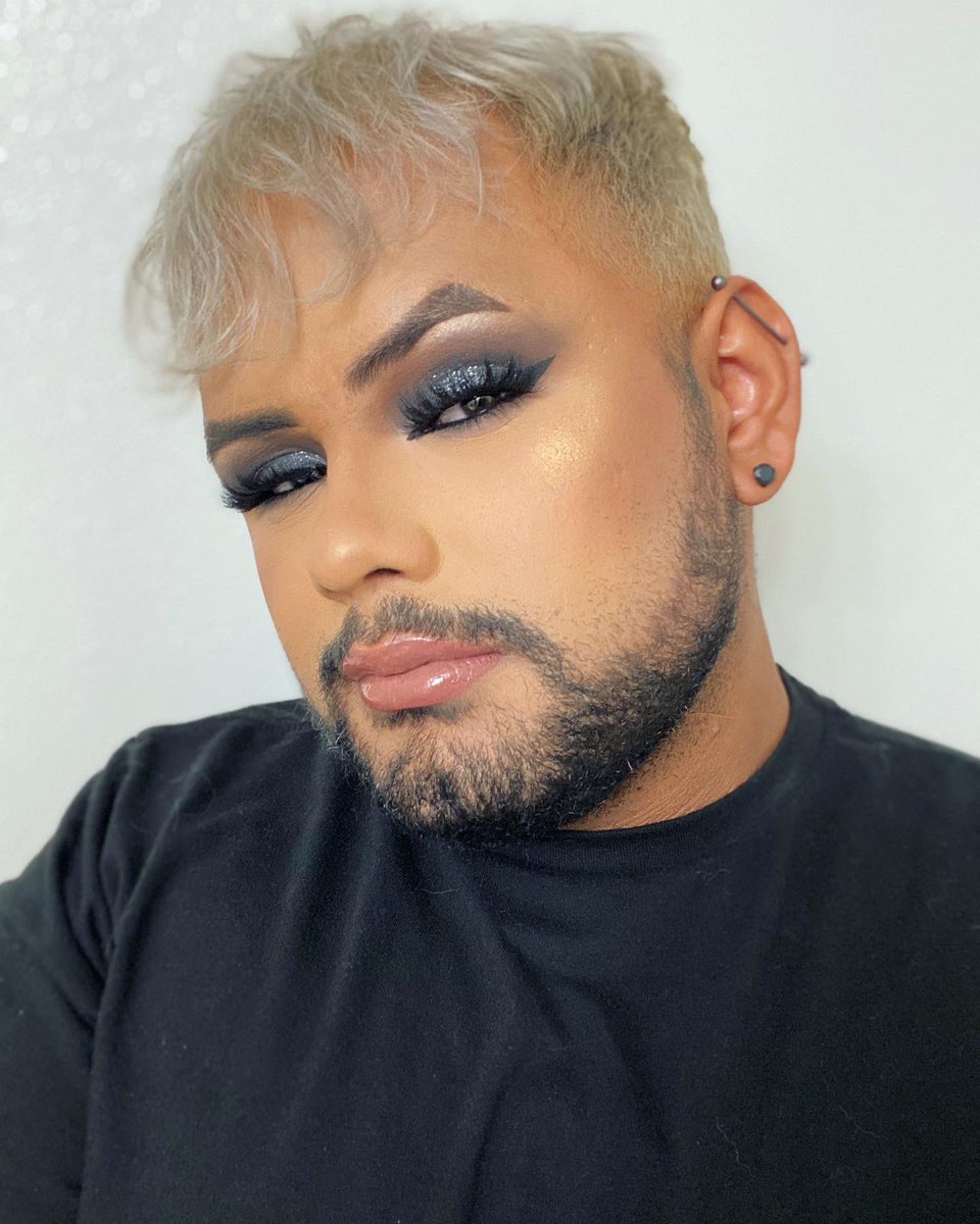 oscarxxavier's tweet photo. Quarantine Makeover π€ͺ
using @TatiBEAUTY Textured Neutrals Vol. 1
@NARSCosmetics Natural Radiant Foundation in Syracuse
@OFRACosmetics Bali highlighter
#texturedneutrals #tatibeauty @GlamLifeGuru #makeover #newbitch https://t.co/7ovFBofw1t