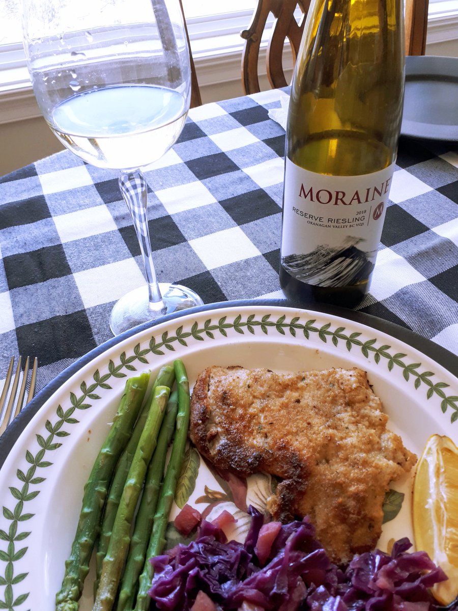 BCWineTrends's tweet photo. @MoraineWinery Reserve #riesling with #wienerschnitzel, red cabbage and @eatgonecrackers.

The off-dry Riesling is packed with aromas of citrus and green apple and light floral notes. On the palate, hints of dried apricots and citrus fruits with an elegant mineral backbone. https://t.co/rZpk66ppDl