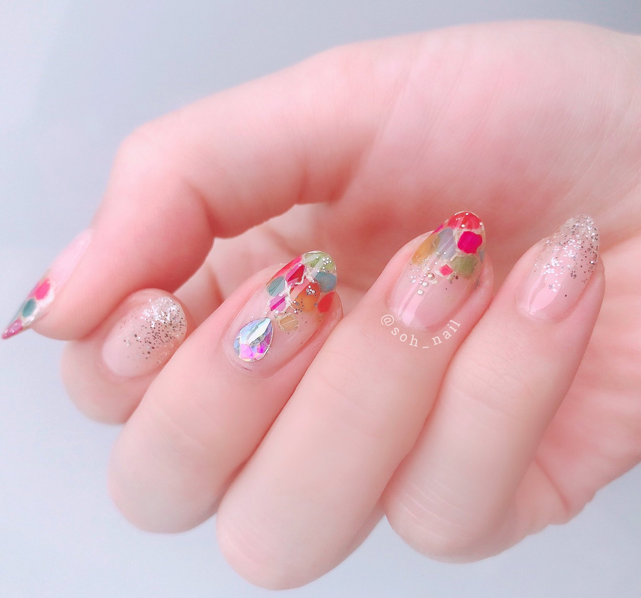Soh ネイル垢 New My Nail 6月といえば 梅雨 紫陽花 雫 なんてぼんやりと頭に浮かべながら色を落としていったニュアンスフラットアート 中指キラキラ 久しぶりのクリアベースだけれど色んな色を使ったから賑やか ˆoˆ ようやく職場復帰出来