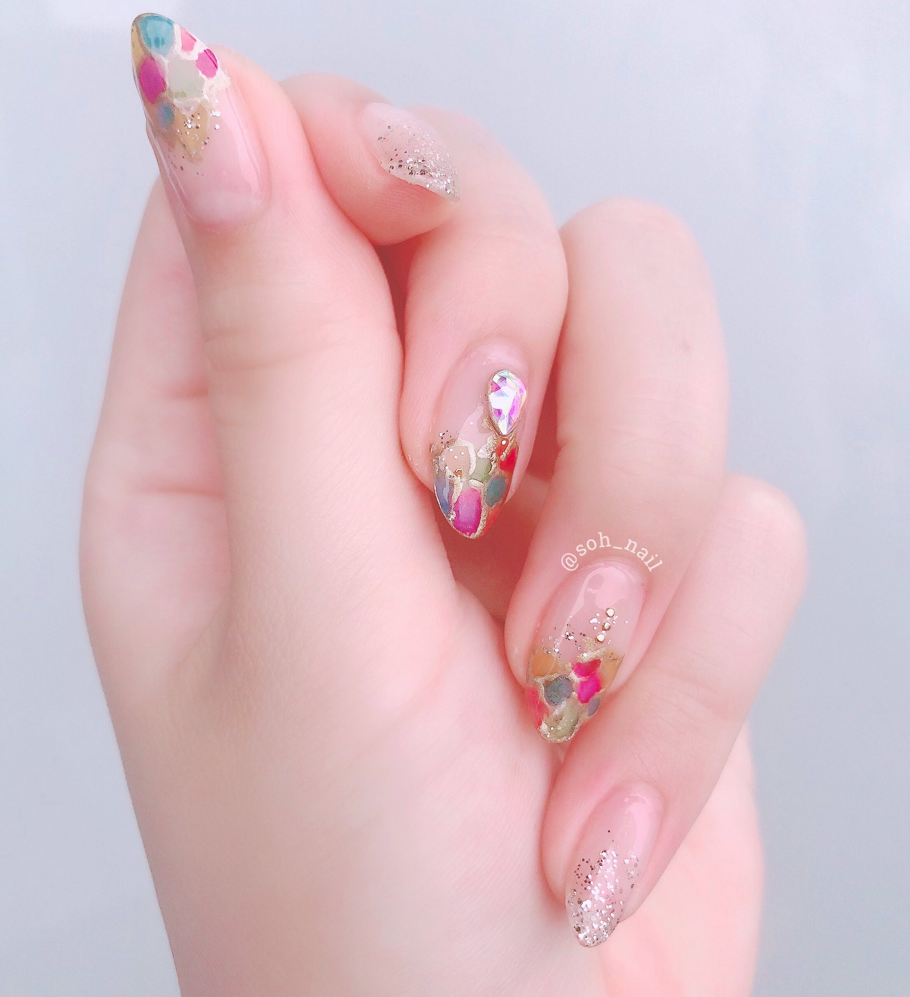 Soh ネイル垢 New My Nail 6月といえば 梅雨 紫陽花 雫 なんてぼんやりと頭に浮かべながら色を落としていったニュアンスフラットアート 中指キラキラ 久しぶりのクリアベースだけれど色んな色を使ったから賑やか ˆoˆ ようやく職場復帰出来