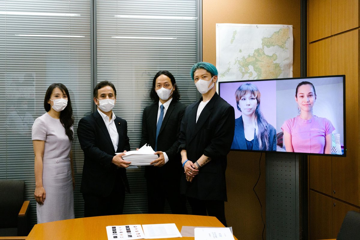 edgelinetokyo's tweet photo. MIYAVI「LIVEを行うミュージシャンとしても1日でも早く」……マスク姿で衆議院第一議員会館を来訪し「Sign For Life」プロジェクト署名を日本政府に提出 https://t.co/H0olwlMHWd #SignForLife #MIYAVI #AI #水原希子 https://t.co/uQUNhK9xDp