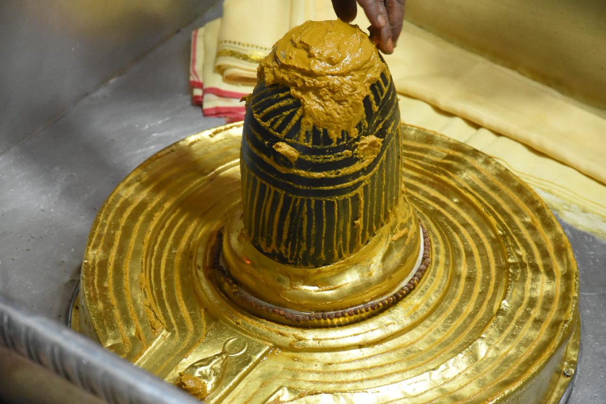 arvind_vajpeyi's tweet image. आज दिनांक 04-06-2020 को श्री काशी विश्वनाथ मंदिर में मंगला आरती।

@ShriVishwanath #ShriKashiVishwanath #ManglaAarti #CorridorProject #CEO #VishalSingh 

#ThursdayThoughts