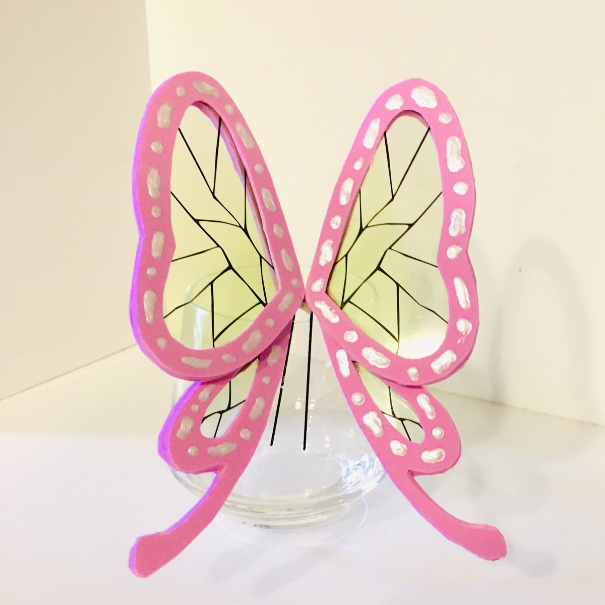 Aチャンネル しのぶとカナヲの髪飾りの作り方動画できました 型紙も載せておきます 作り方動画を見て ぜひ作ってみてください 鬼滅の刃 しのぶ カナヲ 髪飾り T Co 3a3qg5sbjw