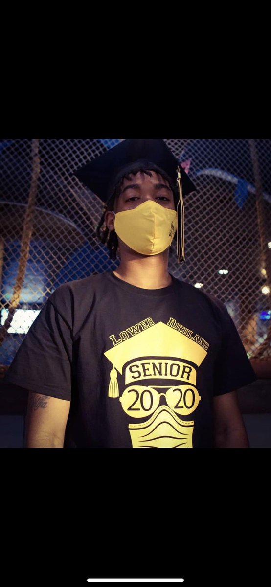 GabrielWashing5's tweet image. First to graduate in my family that’s crazy🎓