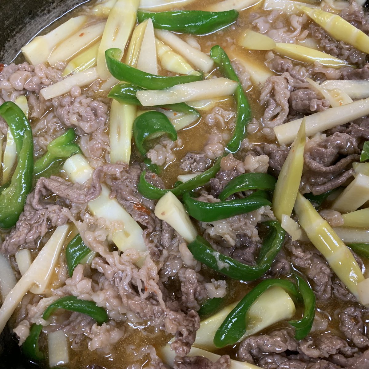 赤蜻蛉 天下茶屋の赤蜻蛉 お食事処 本日のおばんざいは 牛肉と破竹の炒め物 海老の醤油煮 貝柱の照り焼き 鱧の照り焼き 鯛のあら煮 漬け数の子 焼きオタフク豆 魚の照り焼き 鱧ざく セロリとトマト 冷奴など他にも色々揃えております コロナに