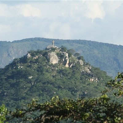 mutaretourism's tweet photo. I was born and bred in Mutare but till few hours ago, I never knew the significance of this structure. Maybe its my ignorance but I strongly feel that we are not being fully educated about our history thus leads to us not appreciating it.Cross Kopje,Mutare,Zimbabwe #ViewThread https://t.co/PDAV6nDIsl