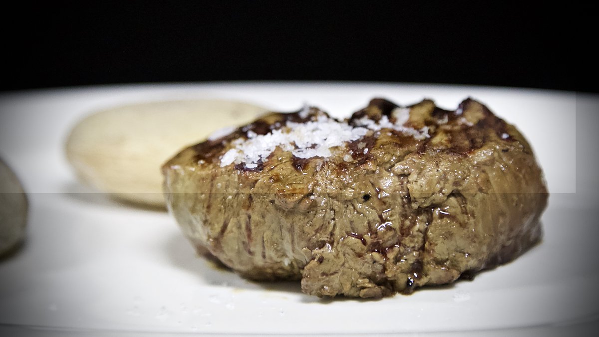 En restaurante resolana somos especialistas en carnes a la brasa y trabajamos con material de primera calidad. 

¿Quieres disfrutar de una buena carne a la brasa? ¡Solo tienes que venir a visitarnos! 😁 #restaurantelaresolana #cocinaandaluza #carnesalabrasa #reposteriaartesanal