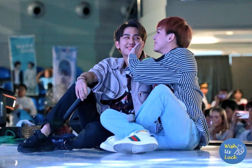 Nathaly_goto's tweet image. Las miradas dicen todo~ 

#BringVTIMEBack