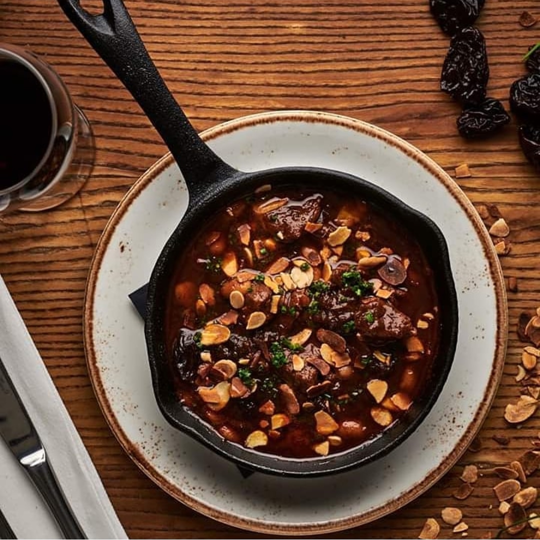 The weather outside is cooler  and raining but we have a beautiful beef stew to help you forget, flavoured with cinnamon, almonds and prunes on take away or <a href="/deliveroo/">Deliveroo</a> 🛵👌
#takeaway #deliveroo 
#coldoutside #warmup #beefstew #moroccanstew #cinnamon #prunes #almonds #delicious