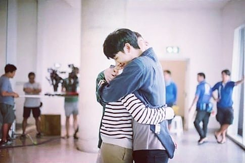 Adahada_'s tweet image. 择一城终老，遇一人白首，挽一帘幽梦，许一世倾城，写一字决别，言一梦长眠，我倾尽一生，囚你无期，择一人深爱，等一人终老，痴一人情深，留一世繁华，断一根琴弦，歌一曲离别，我背弃一切，共度朝夕。#BringVTIMEBack
Cr. Logo