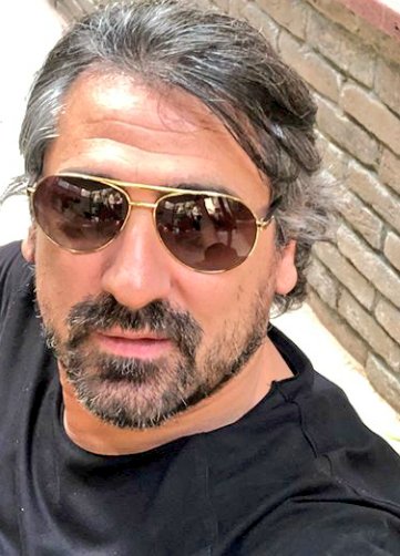 EsrefZiya69's tweet photo. Bu gönlümü sana verdim al götür yak demedim
İkliminden göçtüm artık bir ah demedim.
Yüreğime sevda yazdım hasret bilirim
Gömleğim arkamdan yırtık kadir bilirim
#YusufYüzlü @esrefziya
Karizması yüreğinden gelir. Biz o güzel yüreğin, sese ve yüze yansımasını seviyoruz
#Bitane ♥️🕊️ https://t.co/HW7pFqvvaX