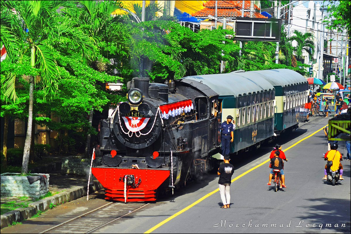 Sepur Kluthuk Jaladara Menggunakan Rangkain Baru Dengan Formasi Lokomotif D1410 Dengan Membawa 2 Kereta IW 'Djoko Kendhil'
@mas_didiek @keretaapikita @KAI121
 #fotosepur