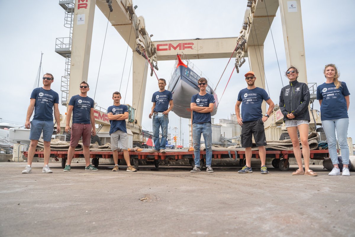 Ça c'est fait ☑️

L'Imoca La Water Family - Du Flocon à la Vague a retrouvé son élément de prédilection, l'eau 💧
#DeconfinementDuBateau

<a href="/ImocaGS/">IMOCAGlobeSeries</a> <a href="/VendeeGlobe/">Vendée Globe</a>