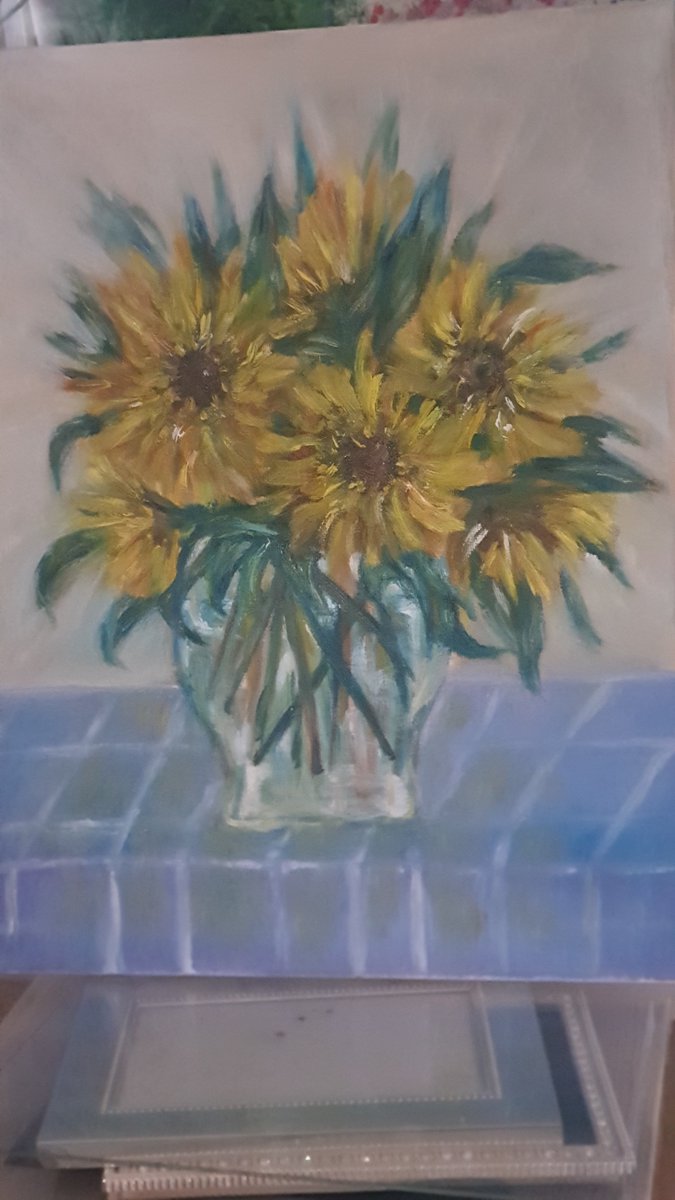 VisnjaCreates's tweet photo. Bought new #Water #Soluable #Oilpaints few days ago & canvas 2day. Haven't painted in #Oils +10yrs & water #mixable oils never. Did this 2day, no pic just image in my mind,have included sketch, stg2 & final as i think it's nice 4 ppl to know steps #Art #oilpainting #Sunflowers https://t.co/9yOqAWOjnh