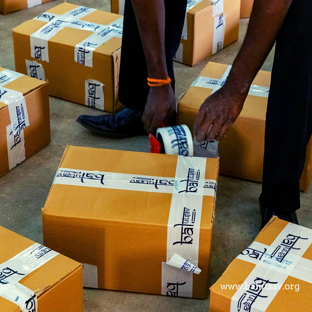 balutsav's tweet photo. More than ten thousand people have joined us in bringing food and essential supplies to families most affected by this pandemic!
Thank you for being one of them.
#Dayitva #IndiaFightsCorona #IndiaVsCorona #Covid19India #DeshHaiToHumHai #TogetherWeCan https://t.co/ExPpDW24Q2