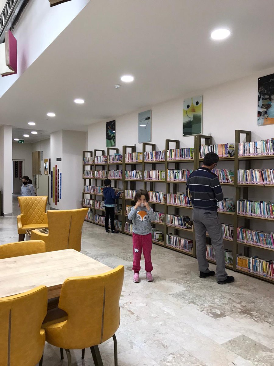 namikkemalihk's tweet photo. İzin saatlerinde kütüphanemize gelmeyi tercih eden sevgili çocuk kullanıcılarımıza
teşekkürler 😊🙏🏽📚📖
#kitap #kitapokumak #evdekal #kutuphanem #kutuphanedeyim https://t.co/CoZffrhfm6