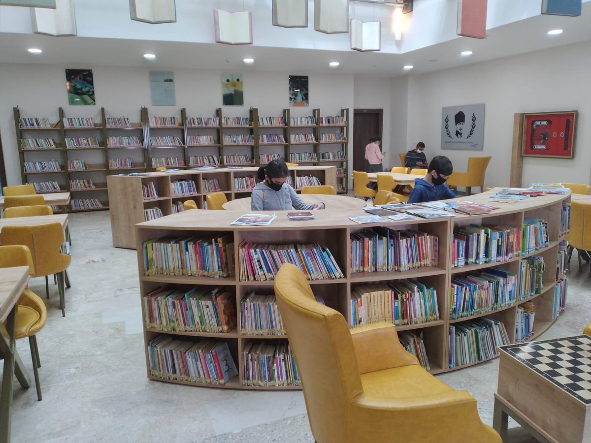 namikkemalihk's tweet photo. İzin saatlerinde kütüphanemize gelmeyi tercih eden sevgili çocuk kullanıcılarımıza
teşekkürler 😊🙏🏽📚📖
#kitap #kitapokumak #evdekal #kutuphanem #kutuphanedeyim https://t.co/CoZffrhfm6